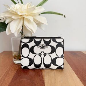 NWT Coach‎ Bifold Wallet In Signature Canvas